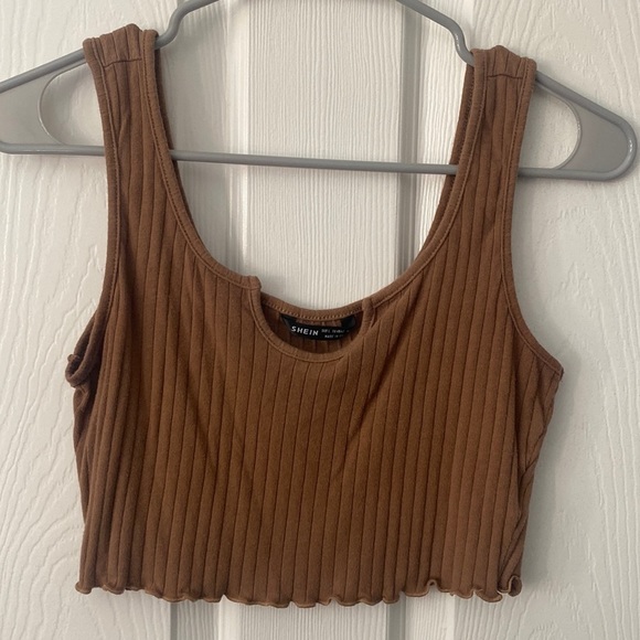 Notched Neck Rib-Knit Cropped Tank Top Size Large - Picture 3 of 7